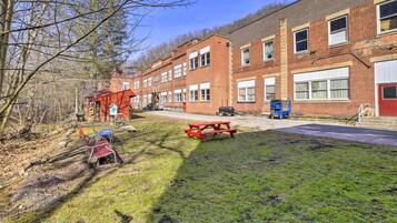 ุงูู
ูุดุฃุฉ ู
ู ุงูุฏุงุฎู