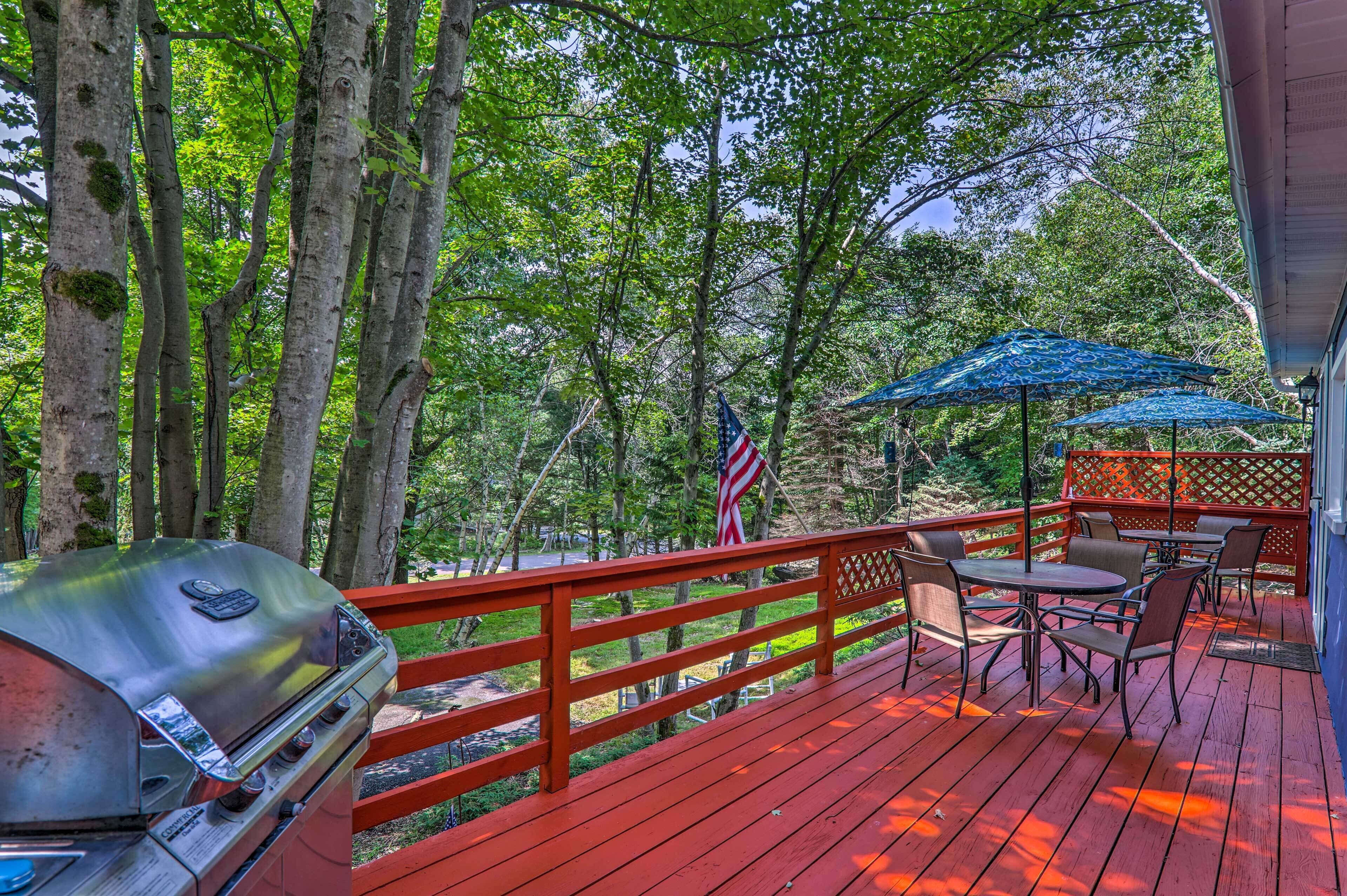 Updated Blakeslee Cottage w/ Fire Pit and Deck!