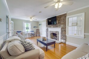 House (5 Bedrooms) | Interior - Updated Cape Charles Home ~ 2 Mi to Beachfront! (Cape Charles)