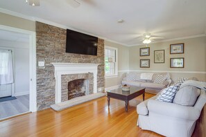 House (5 Bedrooms) | Interior
