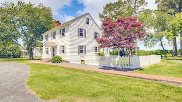 House (5 Bedrooms) | Interior