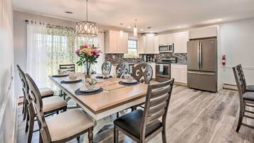 House (5 Bedrooms) | Interior