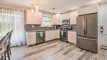 House (5 Bedrooms) | Interior