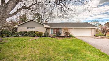 House (5 Bedrooms) | Interior