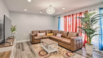 House (5 Bedrooms) | Front of property