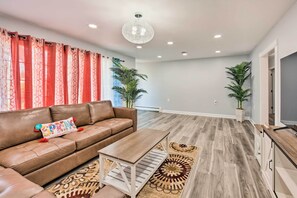 House (5 Bedrooms) | Interior