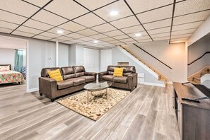 House (5 Bedrooms) | Interior