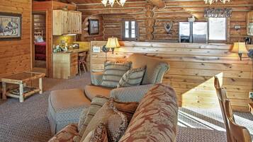 House (3 Bedrooms) | Interior