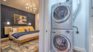 ํ์ฐ์ค (2 Bedrooms) | ๋ด๋ถ