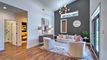 ํ์ฐ์ค (2 Bedrooms) | ๋ด๋ถ