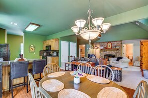 House (3 Bedrooms) | Interior