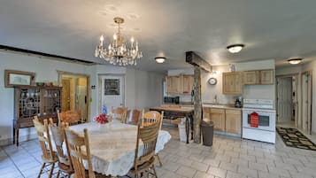 House (6 Bedrooms) | Interior