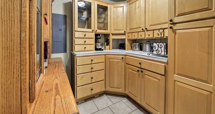 Yellowstone River Lodge w/ Kayaks & Mountain Views