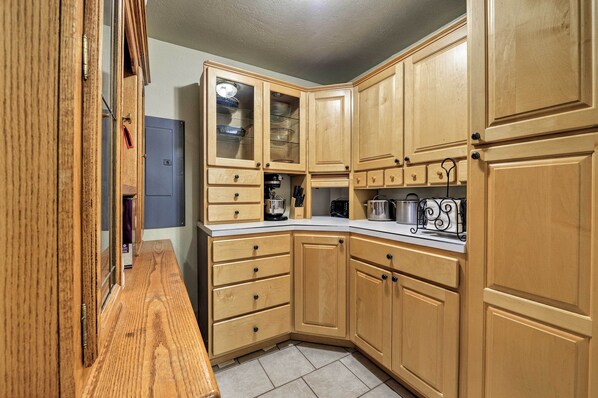 House (6 Bedrooms) | Interior - Yellowstone River Lodge w/ Kayaks & Mountain Views (Powell)