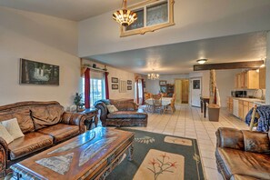 House (6 Bedrooms) | Interior