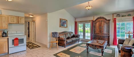 House (6 Bedrooms) | Interior