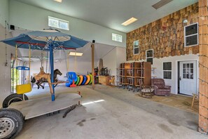 House (6 Bedrooms) | Interior