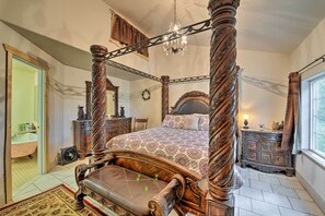 House (6 Bedrooms) | Interior