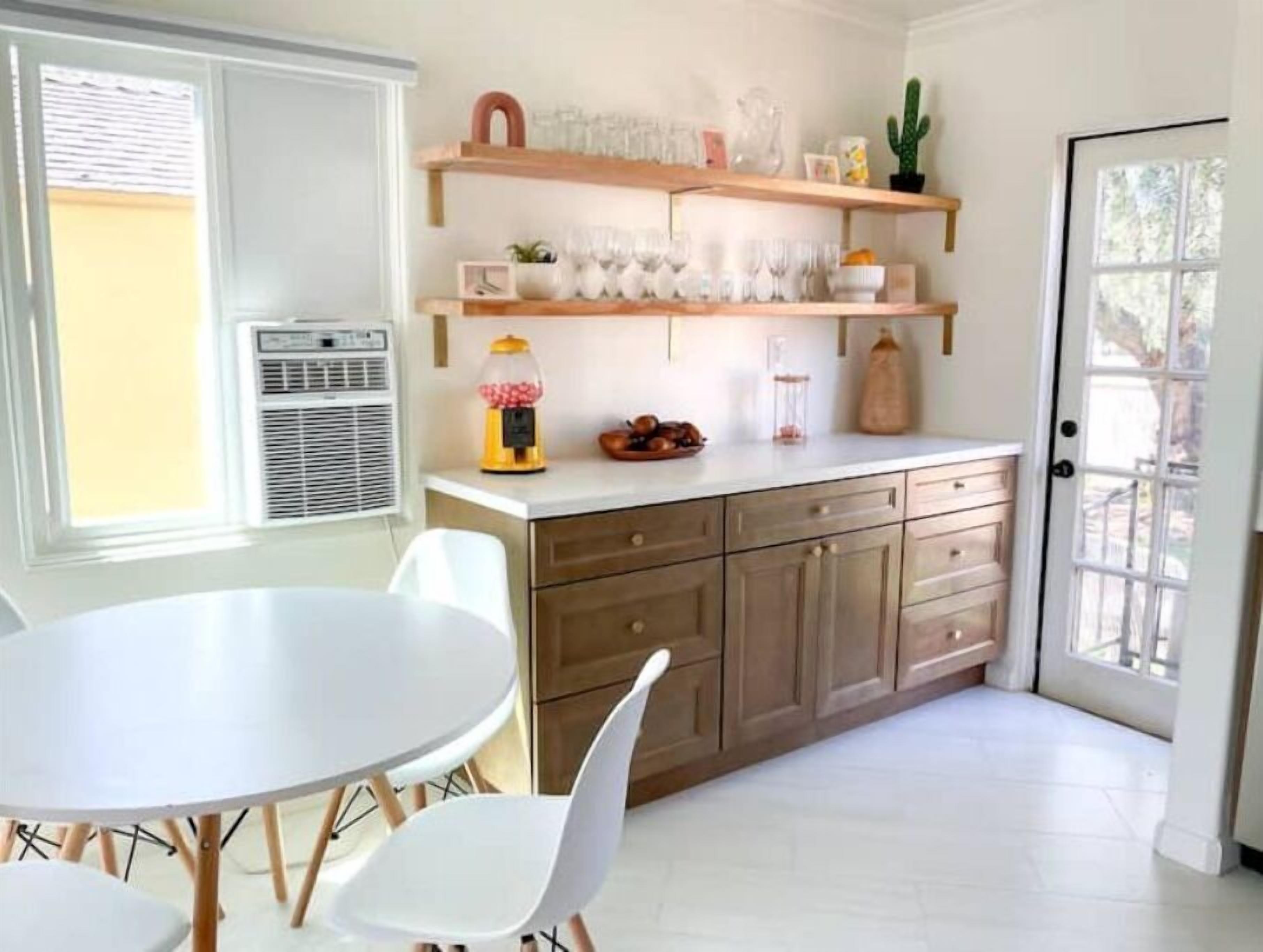 Lemon Drop Cottage near 3rd Ave