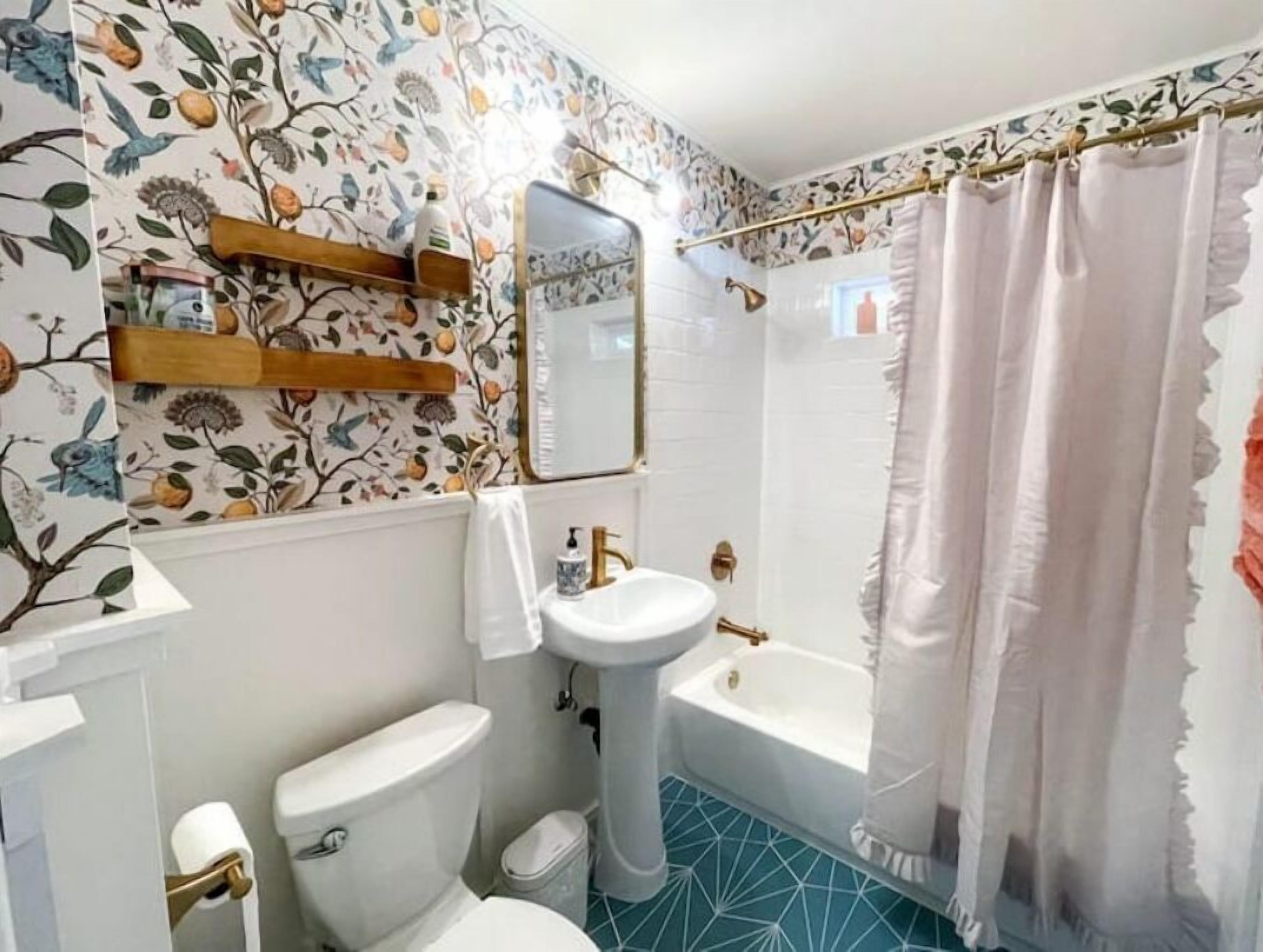 Lemon Drop Cottage near 3rd Ave