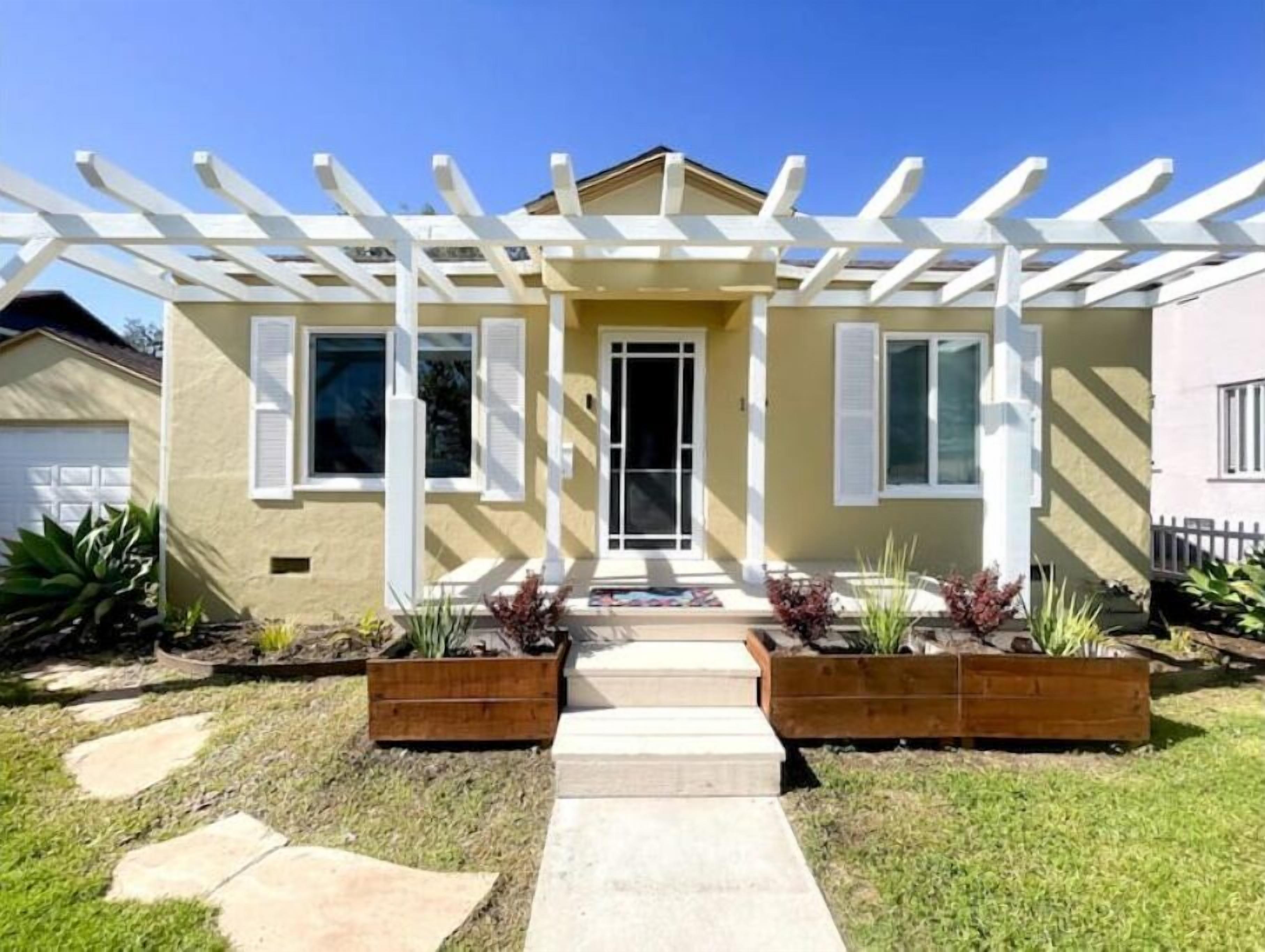 Lemon Drop Cottage near 3rd Ave