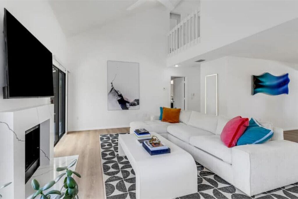 Location! 3 bd/3ba near Mercato/VanderbiltBeach.