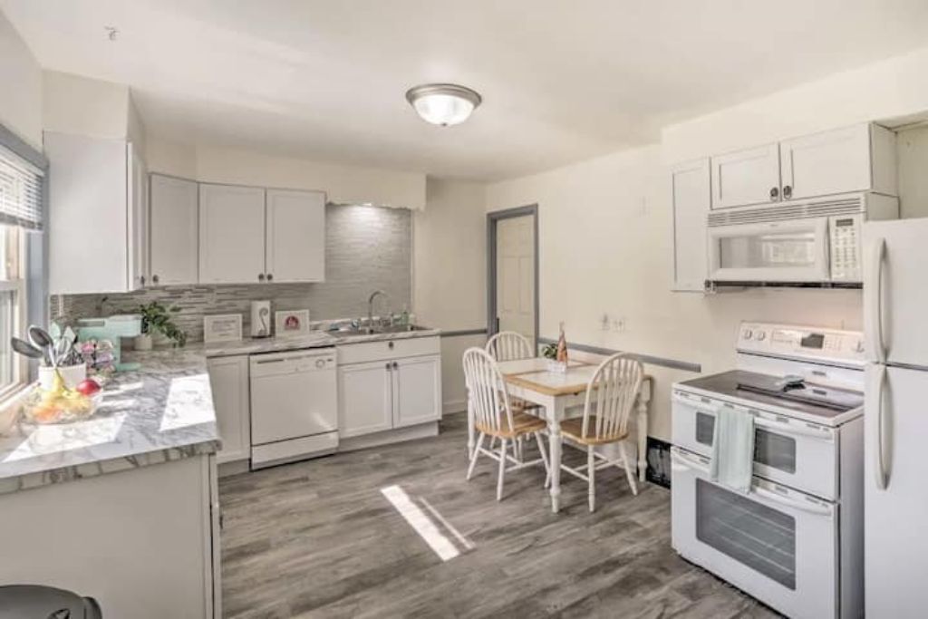 King & queen beds with spacious private backyard!