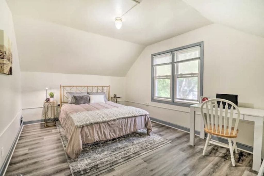 King & queen beds with spacious private backyard!