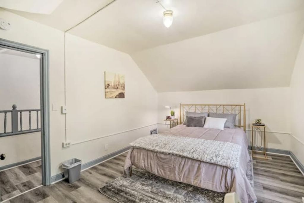 King & queen beds with spacious private backyard!