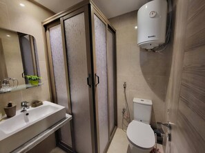 Hair dryer, towels, soap, shampoo - Blue and Red Haven (Agadir)