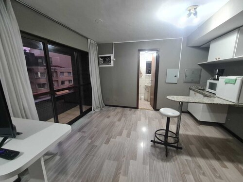 Complete Apt in Center Curitiba Facing Shopping Mueller