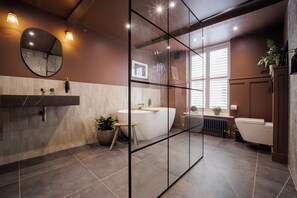 Superior-dobbeltværelse - 1 kingsize-seng - ikke-ryger | Badeværelse | Håndklæder, Sæbe, Shampoo, Toiletpapir