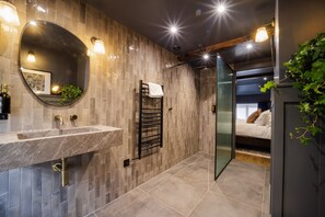 Doppia Standard, 1 letto king, non fumatori | Bagno | Asciugamani, sapone, shampoo, carta igienica