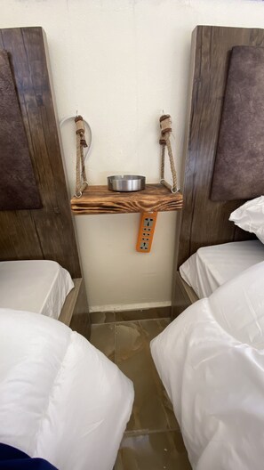 Basic Triple Room | Egyptian cotton sheets, premium bedding, individually decorated - Nabati Hostel  (At-Taybeh)