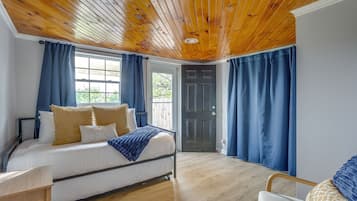 3 bedrooms, desk, iron/ironing board, travel cot