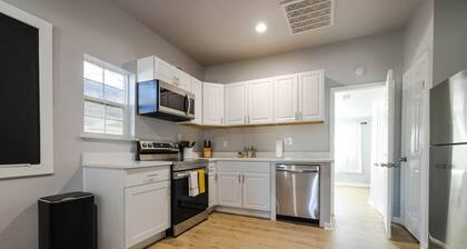 The Hive: Cozy Stay Near Downtown & Tarleton State