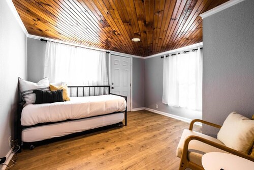 The Hive · 3BR Near Downtown and Tarleton State