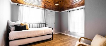 The Hive · 3BR Near Downtown and Tarleton State