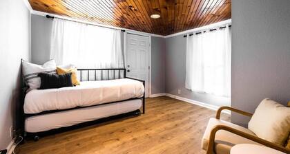 The Hive · 3BR Near Downtown and Tarleton State