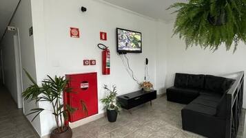 TV LED 32 polegadas com canais a cabo, TV, filmes pagos