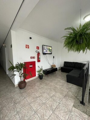 Télévision LED de 32 pouces avec chaînes par câble, télévision