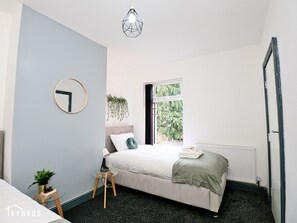 3 bedrooms, iron/ironing board, WiFi, bed sheets