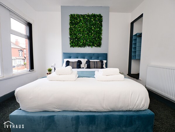 3 bedrooms, iron/ironing board, WiFi, bed sheets