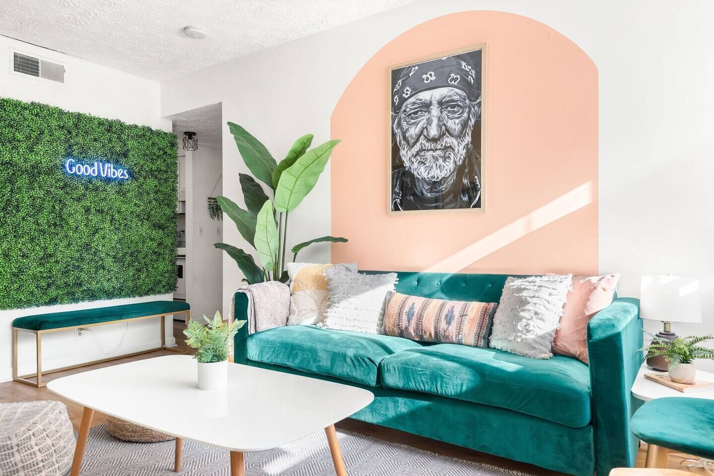 Themed Music Row Apt Near DT