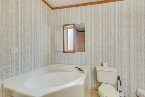 Hair dryer, towels - Near Waterville: Cozy Midcoast Vacation Rental! (Albion)