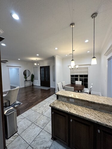 Quiet Private Home - Centrally Located in Sulphur