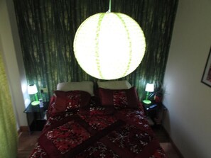 3 bedrooms, bed sheets - Remodelled new appartement. We are located   in a beautiful popular neighborhood (Alacant)