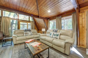 House (4 Bedrooms) | Interior - Cabin w/ Hot Tub: 2 Mi to Downtown Gatlinburg! (Gatlinburg)