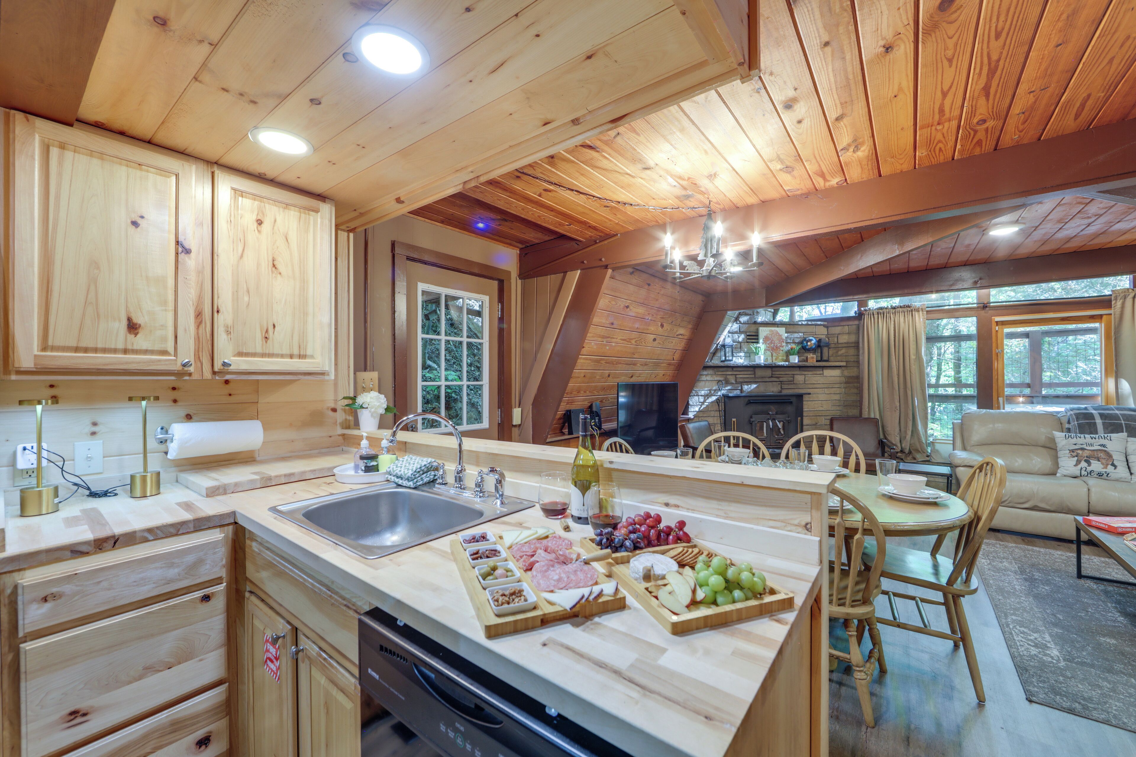 House (4 Bedrooms) | Interior