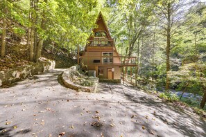 Interior - Cabin w/ Hot Tub: 2 Mi to Downtown Gatlinburg! (Gatlinburg)